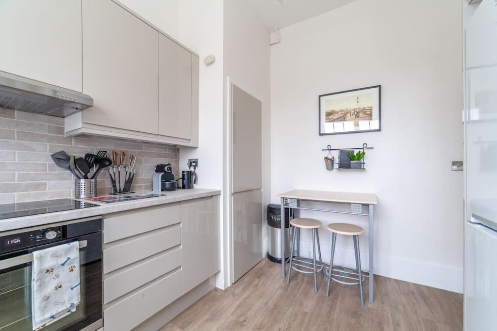 Spacious & Central 3-Bed Flat By Popular Waterloo! London Exteriör bild