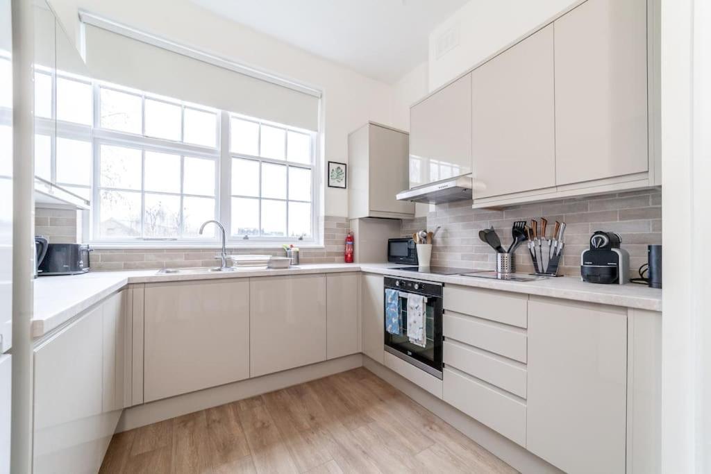 Spacious & Central 3-Bed Flat By Popular Waterloo! London Exteriör bild