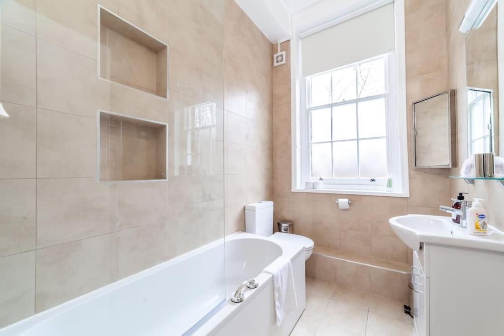 Spacious & Central 3-Bed Flat By Popular Waterloo! London Exteriör bild